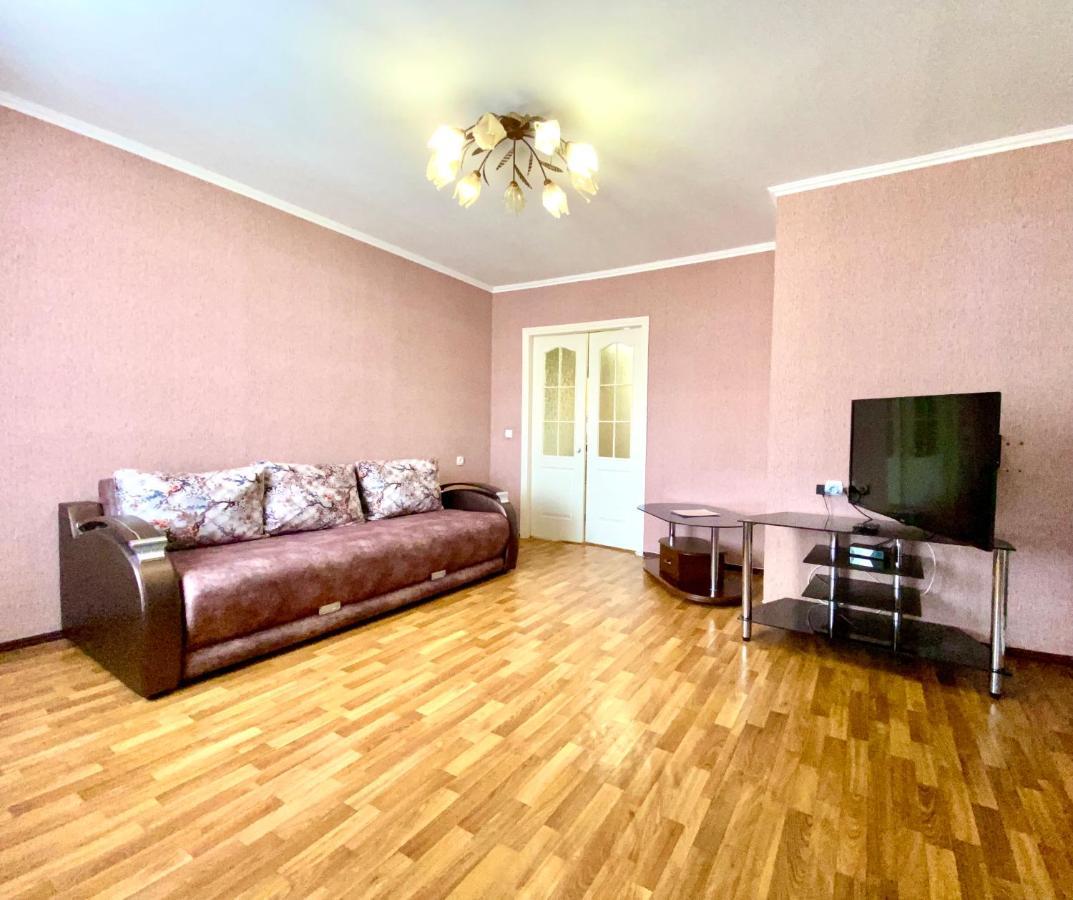 Apartpoltava центр полтави, простора та зручна біля пует, 2-окремі кімнати, звітна документація для відрядження